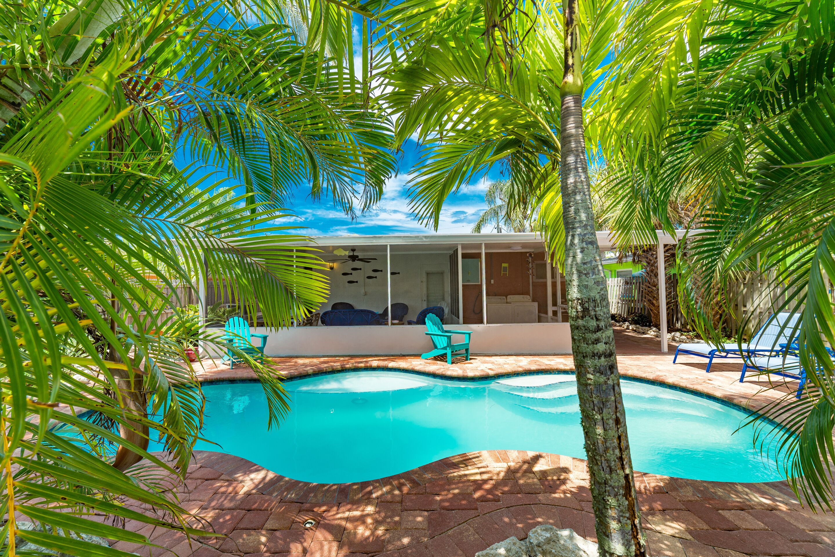 Single Level Home with Private Pool, 3 minutes to the beach! - Angelfish