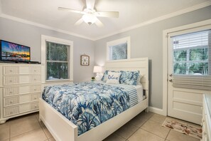 4 slaapkamers, een strijkplank/strijkijzer, gratis wifi, beddengoed