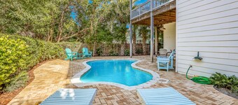 Beautiful Guest House Near the Beach with Private Pool!