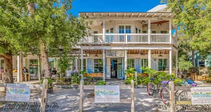 Beautiful Guest House Near the Beach with Private Pool!