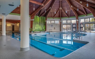 Luxurious MTN Retreat - On site Spa & Pool.