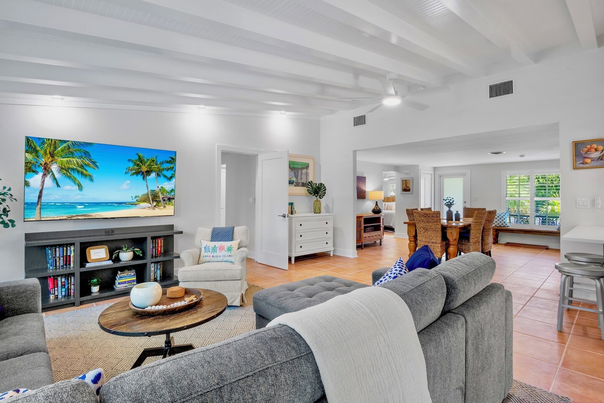 Televisión y oficina 