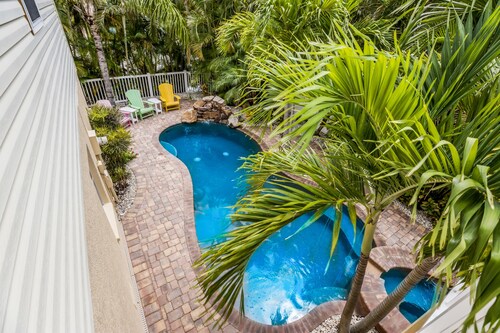 Beautiful North-End Home! Pool with In-ground Spa, Shuffleboard, Near Beach and