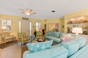 スマートテレビ、書庫、書斎 / ワークスペース