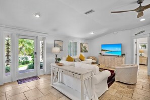 Smart TV - Home with Pool and Outdoor Amenities near the Bay and Beach - North End Chic (Anna Maria)