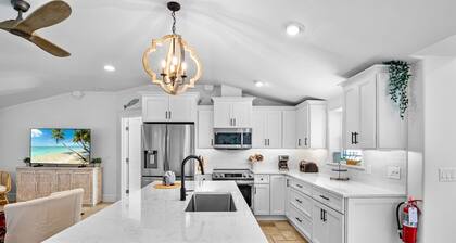 Home with Pool and Outdoor Amenities near the Bay and Beach - North End Chic