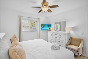 3 bedrooms, iron/ironing board, free WiFi, bed sheets - AMI Stay! Family-Friendly Home with Pool, Twin Room and Garden Views (Anna Maria)
