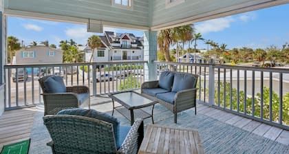 Beautiful Condo on Pine Ave, 2 Blocks to Beach