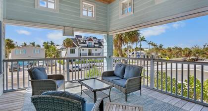Beautiful Condo on Pine Ave, 2 Blocks to Beach