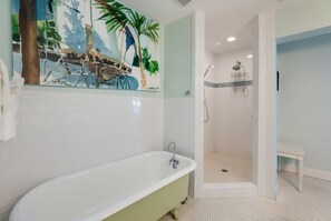 Hair dryer, towels - Beautiful Condo on Pine Ave, 2 Blocks to Beach (Anna Maria)