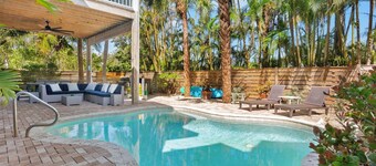 Beautiful Condo on Pine Ave, 2 Blocks to Beach