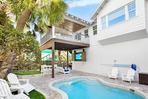 A heated pool - Adorable Cottage with Covered Balconies and Private Pool (Anna Maria)