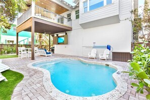 A heated pool - Adorable Cottage with Covered Balconies and Private Pool (Anna Maria)