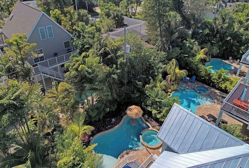 Villa with Heated Pool and Swim-up Tiki Bar! Close to Beach - La Mer