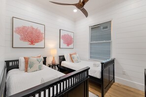 4 bedrooms, iron/ironing board, free WiFi, bed sheets