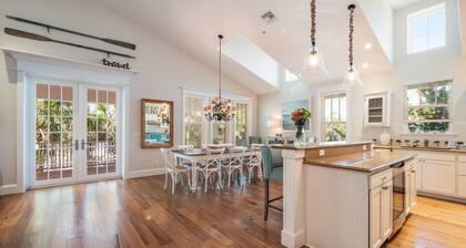 Cozy Pine Ave Cottage Near Beach