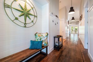Interior - Cozy Pine Ave Cottage Near Beach (Anna Maria)