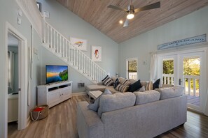 Televisión, mesa de ping pong, oficina