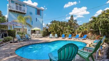 Een verwarmd zwembad