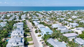 Exterior - Holmes Beach Vacation Home with Pool, Ping Pong, and Tiki Bar! 6 minutes to Beac (Holmes Beach)