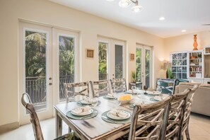Dining - It's a Jungle Out There - Tropical Pool, Sunset Views, Game Room! (Holmes Beach)