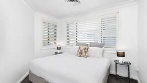 3 bedrooms, free WiFi, bed sheets - Peninsula Waters - close to the beach and Soldiers Point Marina (Soldiers Point)