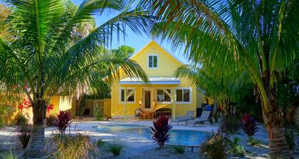 Covey Cottage! Walk to Beach, Boutique Shops and City Pier