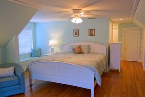 3 室のベッドルーム、デスク、WiFi (無料)、ベッドシーツ