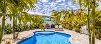 Home with Private Pool, Two Blocks from the Beach! - Queen Palms