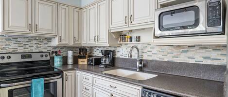 冰箱、微波炉、烤箱、炉灶