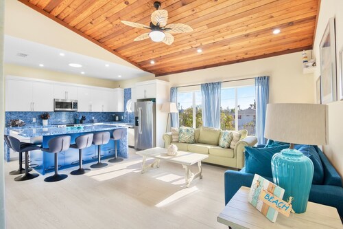 Private Home with Pool and Hot Tub, just 5 Houses to the Water!