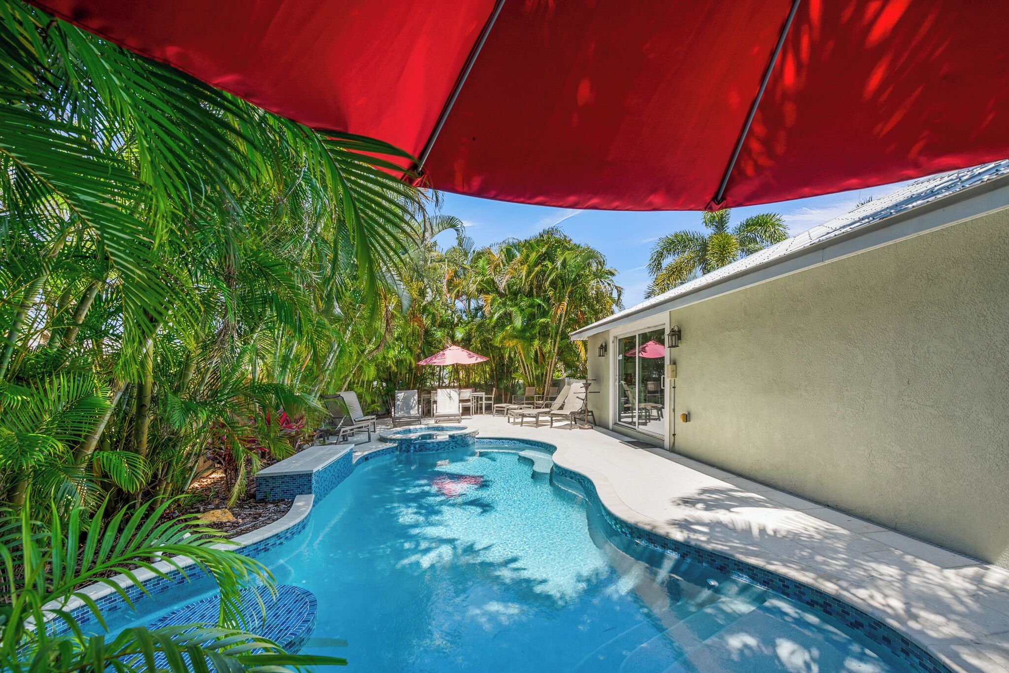 1.5 Blocks to Gulf Beaches, Private Heated Pool - No Bad Days