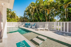 A heated pool - Private Home with Pool and Spa, 2 Blocks to Beach and Guest Suite! (Anna Maria)