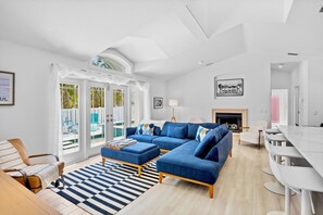 TV - Private Home with Pool and Spa, 2 Blocks to Beach and Guest Suite! (Anna Maria)