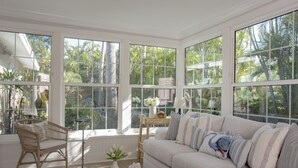 TV - Beautiful Home with Pool and Outside Living Area! Near the Beach (Anna Maria)
