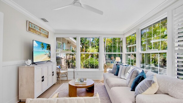 TV - Beautiful Home with Pool and Outside Living Area! Near the Beach (Anna Maria)