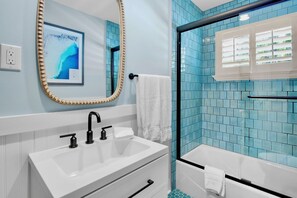 Hair dryer, towels - Beautiful Home with Pool and Outside Living Area! Near the Beach (Anna Maria)