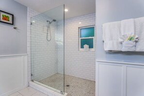 Hair dryer, towels - Quiet North End Home Only 2 Blocks to Beach with Private Pool (Anna Maria)