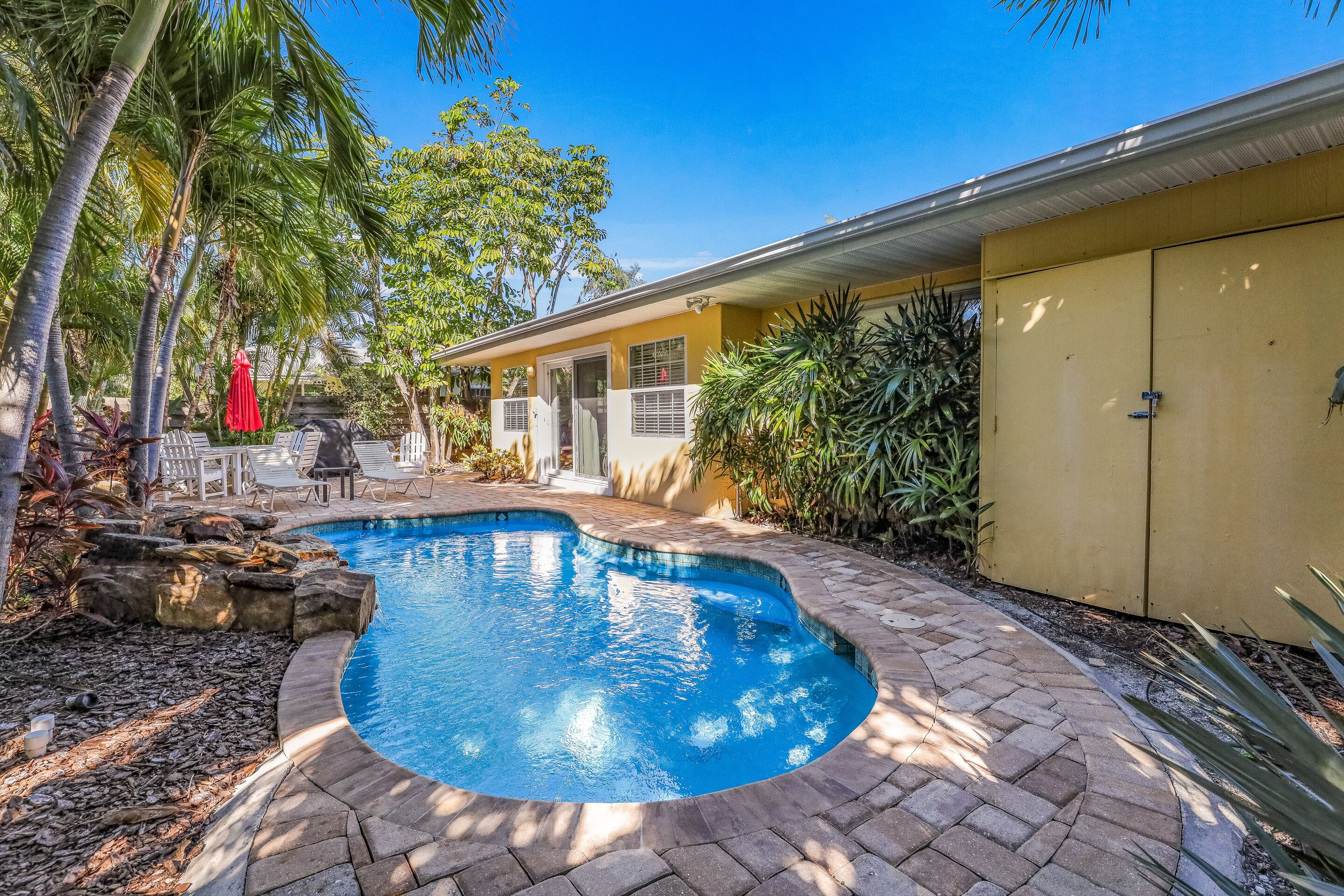 Quiet North End Home Only 2 Blocks to Beach with Private Pool