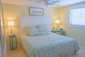 2 bedrooms, free WiFi, bed sheets - Remodeled Duplex with Heated Pool, 2 Blocks to the Beach! (Anna Maria)