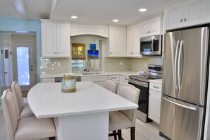 Fridge, microwave, oven, stovetop - Duplex with Heated Pool! 2 Blocks to Beach! - Turtle Crawl (Anna Maria)