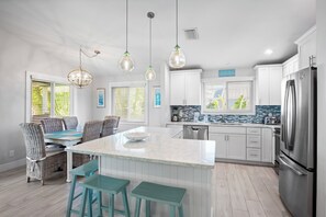 Fridge, microwave, oven, stovetop - Called in Sic! Luxury Home with Pool, Spa, Rooftop Deck and Walk to Beach (Anna Maria)