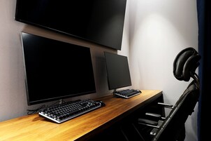 Gaming Room | Blackout drapes, soundproofing, iron/ironing board, free WiFi