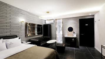 Habitación (VIP) | Cortinas blackout, insonorización y tabla de planchar con plancha