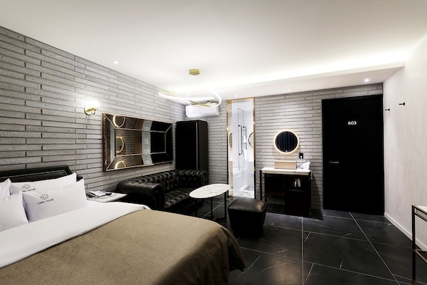 VIP Room | Blackout drapes, soundproofing, iron/ironing board, free WiFi