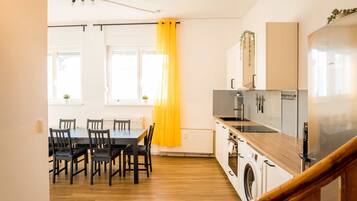 Jääkaappi, uuni, liesi, astianpesukone