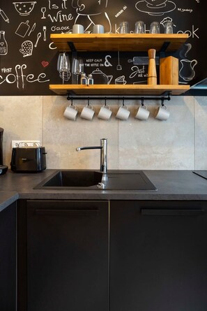 Kühlschrank, Ofen, Herdplatte, Geschirrspüler