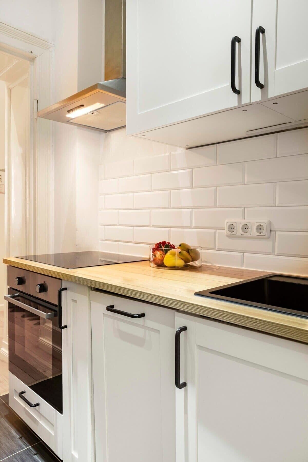 Fridge, oven, stovetop, dishwasher