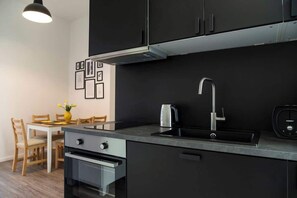 Refrigerador, horno, placa de cocina, cafetera/tetera