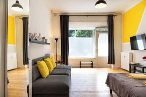 Iron/ironing board, free WiFi, bed sheets